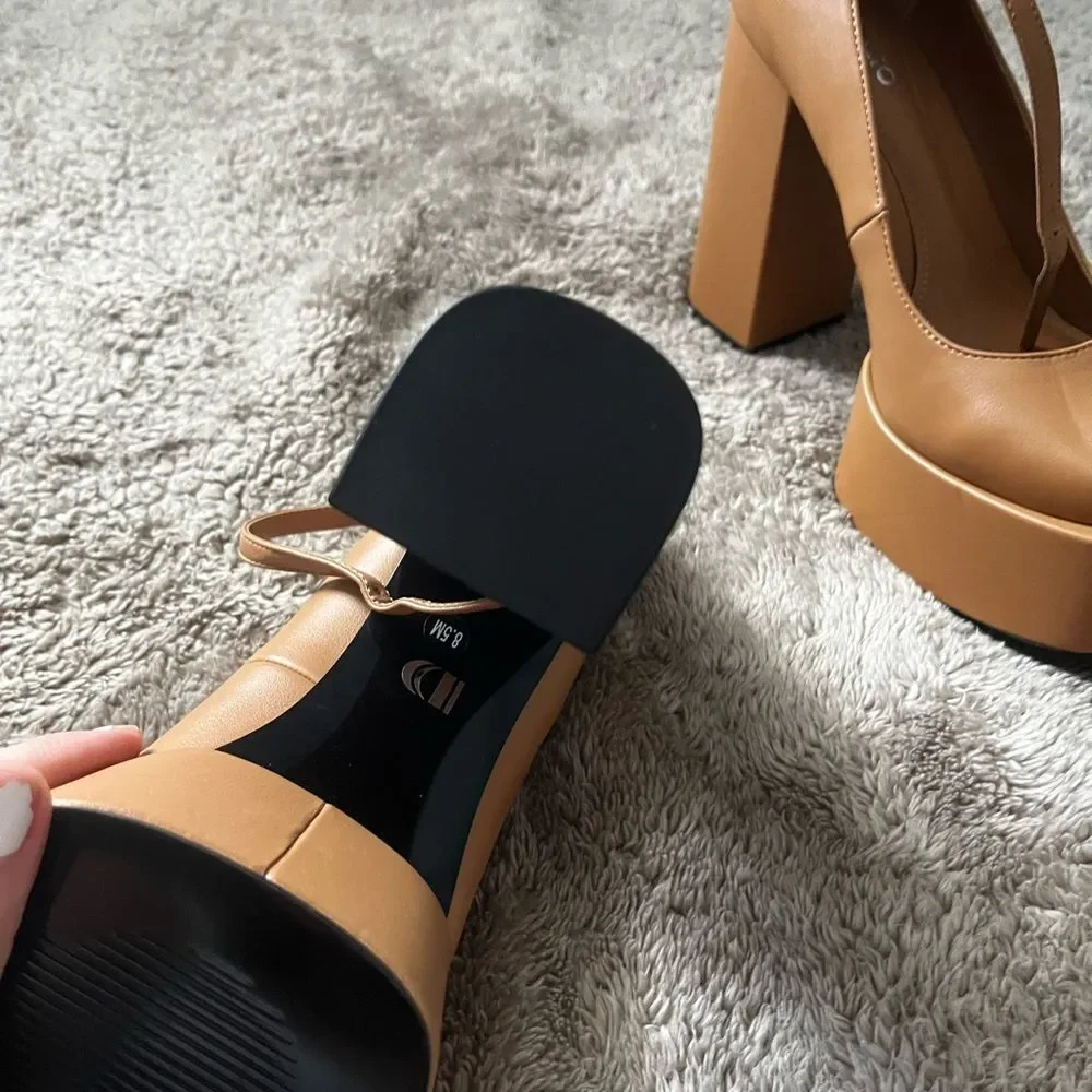 DAMELIO Footwear Rayva Heel Camel size 8.5
